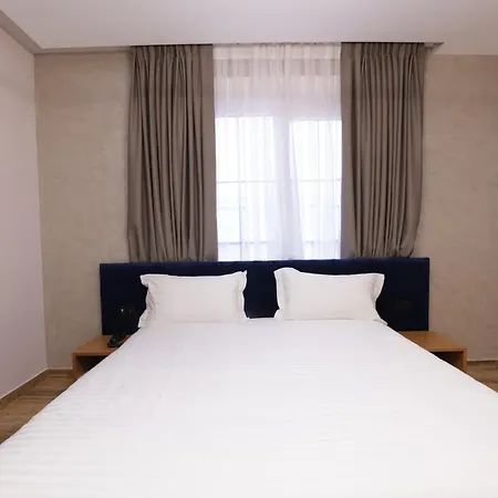 Residence Inn Hotel 4* ティラナ