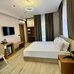 Residence Inn Hotel 4* ティラナ