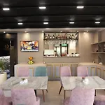 ホテル Residence Inn Hotel ティラナ