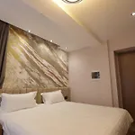 Residence Inn Hotel ティラナ