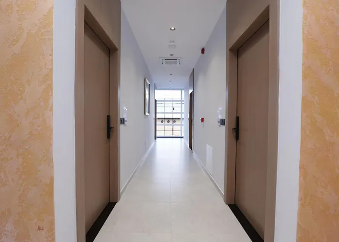 Residence Inn Hotel 티라나